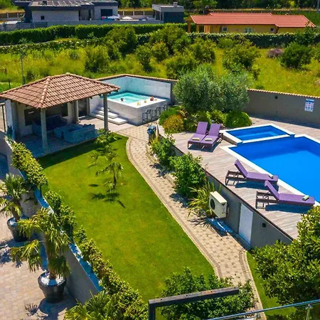 Villa Ana