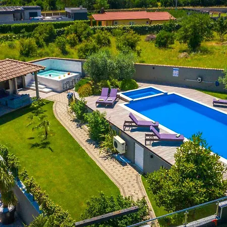 Ana Mostar