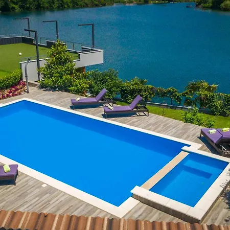 Villa Ana